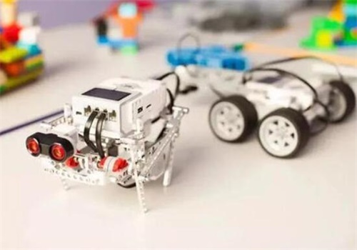 呦呦优卡机器人教育 启迪未来，智创无限